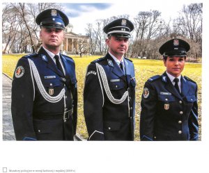 Okładki okolicznościowych albumów o Policji - Zasoby Centralnej Biblioteki Policyjnej