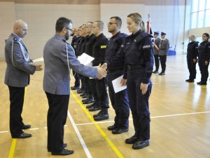 Uroczystość zakończenia szkolenia podstawowego - hala sportowa Centrum szkolenia Policji w Legionowie.