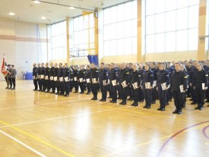 Uroczystość zakończenia szkolenia podstawowego - hala sportowa Centrum szkolenia Policji w Legionowie.