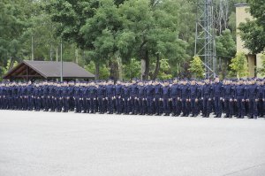 Ustawione pododdziały słuchaczy na placu manewrowym CSP
