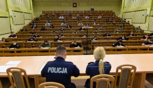 Uczniowie podczas testu wiedzy w ramach eliminacji do XII Ogólnopolskiego Turnieju Klas Policyjnych.