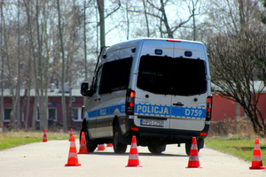 Policjanci oddziałów prewencji podczas szkolenia z techniki jazdy furgonami
