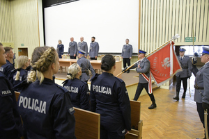 policjanci podczas inauguracji szkolenia podstawowego