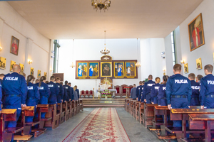 Widok na ołtarz w Parafii cywilno-wojskowej pw. św. Józefa Oblubieńca NMP w Legionowie