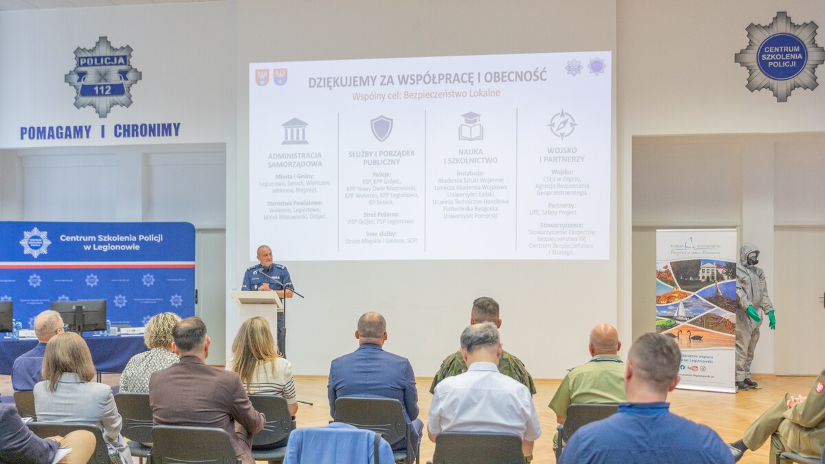 Policja w systemie bezpieczeństwa lokalnego - konferencja poświęcona współdziałaniu z samorządem, ochronie ludności w sytuacjach kryzysowych